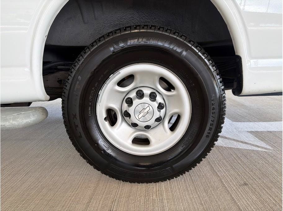 Used 2018 Chevrolet Express 2500 w/ Driver Convenience Package RWD image 22
