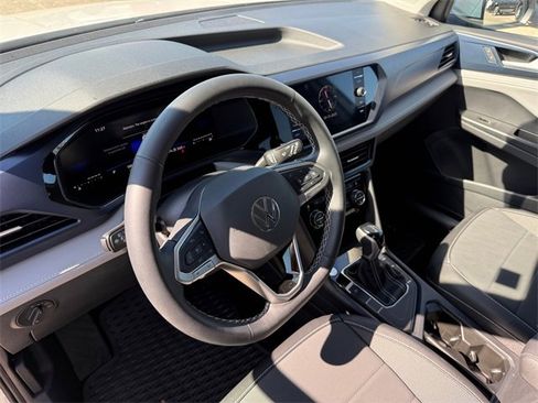 Used 2024 Volkswagen Taos SE image 8