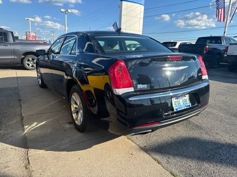 Used 2015 Chrysler 300 Limited w/ 300 Premium Group RWD image 4