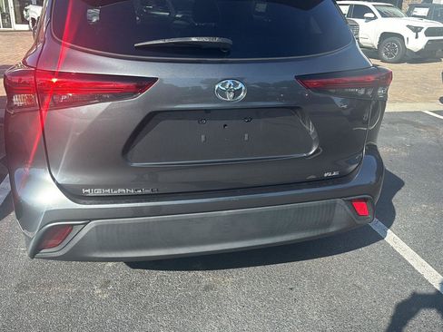 Used 2023 Toyota Highlander XLE FWD image 33