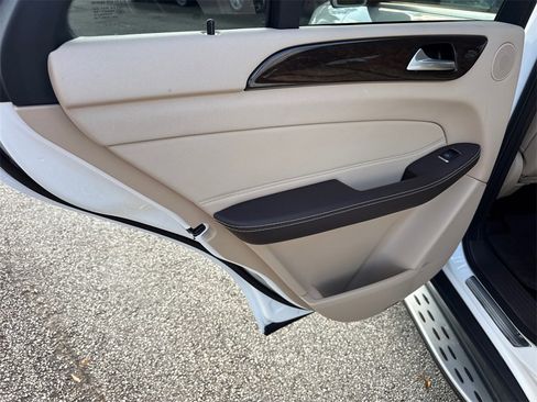 Used 2018 Mercedes-Benz GLE 350 w/ Premium 1 Package image 21