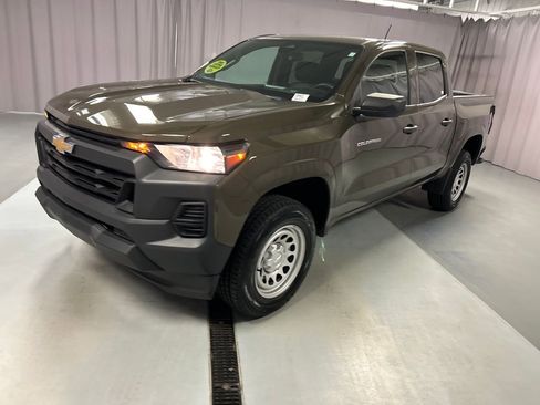Used 2024 Chevrolet Colorado W/T image 3