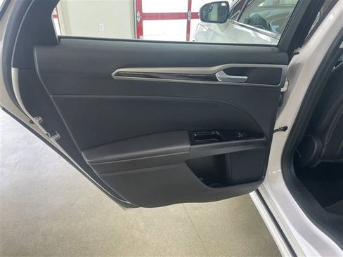 Used 2014 Ford Fusion SE w/ Equipment Group 202A FWD image 29