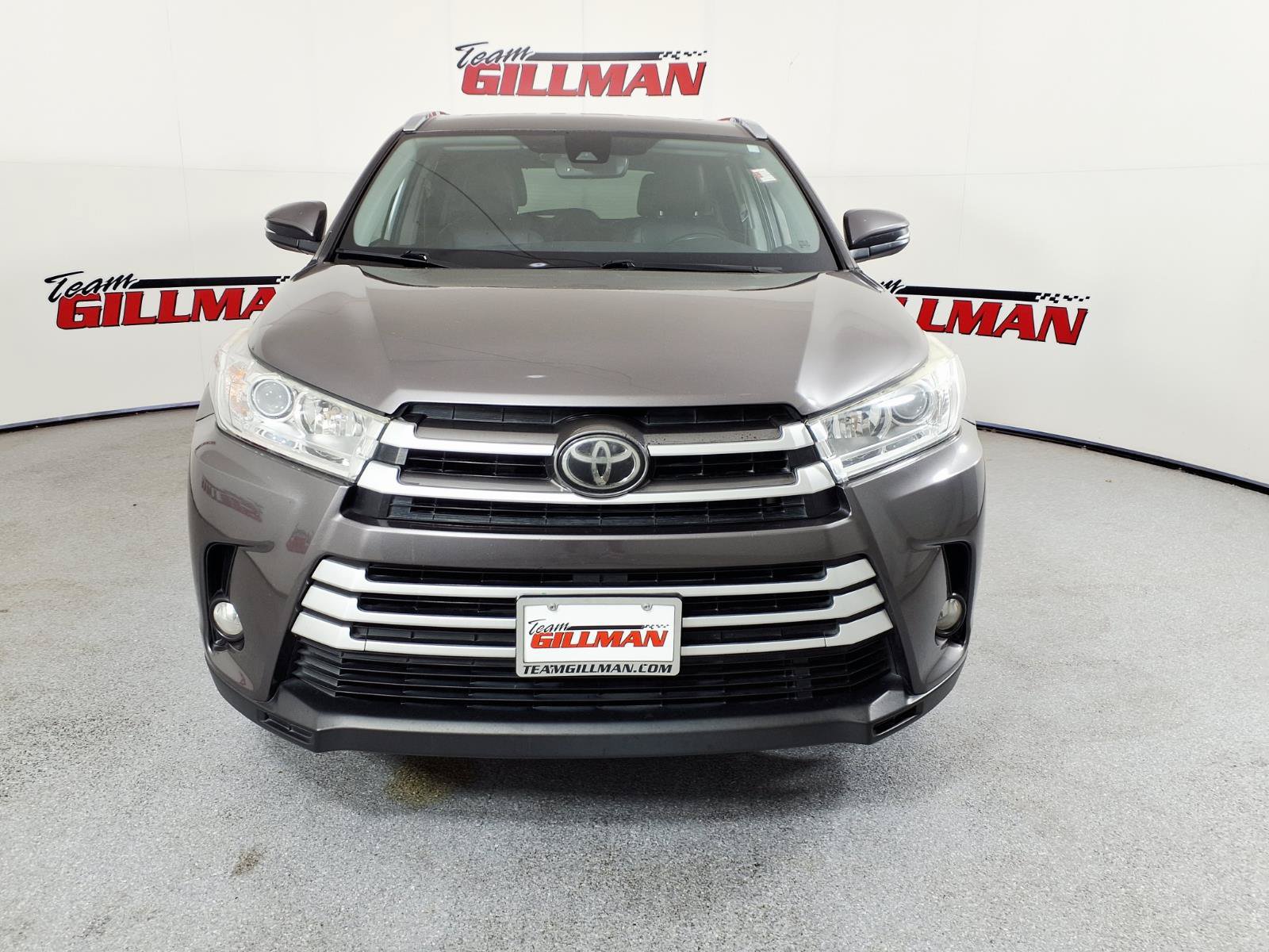 Used 2019 Toyota Highlander XLE FWD image 2