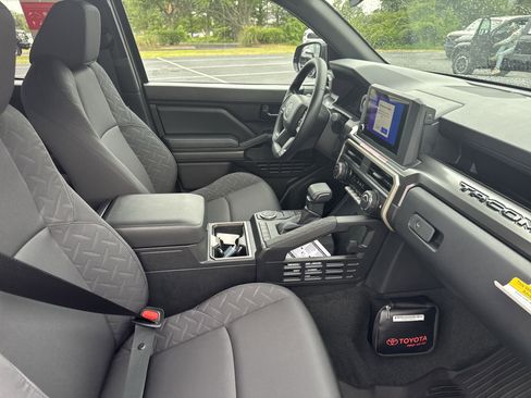 New 2025 Toyota Tacoma 2WD Double Cab image 31