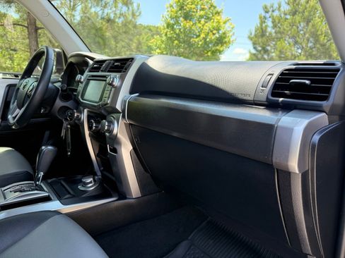 Used 2019 Toyota 4Runner SR5 Premium AWD/4WD image 24