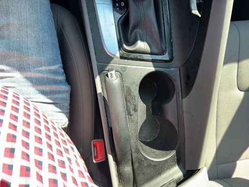 Certified 2024 Hyundai Elantra SE image 12