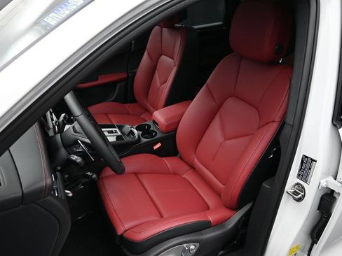 New 2026 Porsche Macan S AWD/4WD image 6