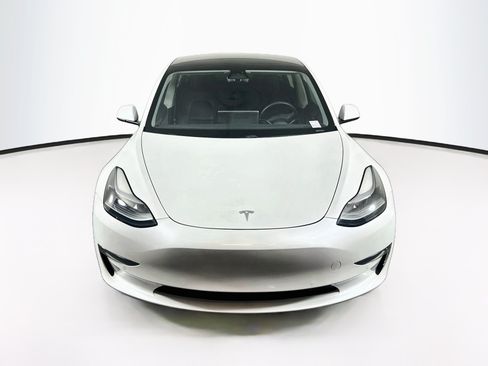 Used 2021 Tesla Model 3 Standard Range Plus RWD image 2