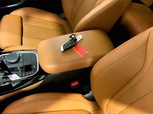 Certified 2022 BMW X4 M40i w/ Premium Package image 12