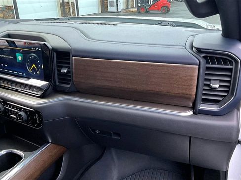 Used 2022 Chevrolet Silverado 1500 High Country w/ Z71 Off-Road Package image 17