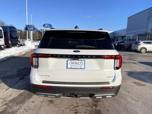 Used 2025 Ford Explorer Active w/ Active Comfort Package image 4