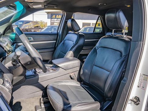 Used 2018 Ford Explorer XLT w/ Equipment Group 202A image 15