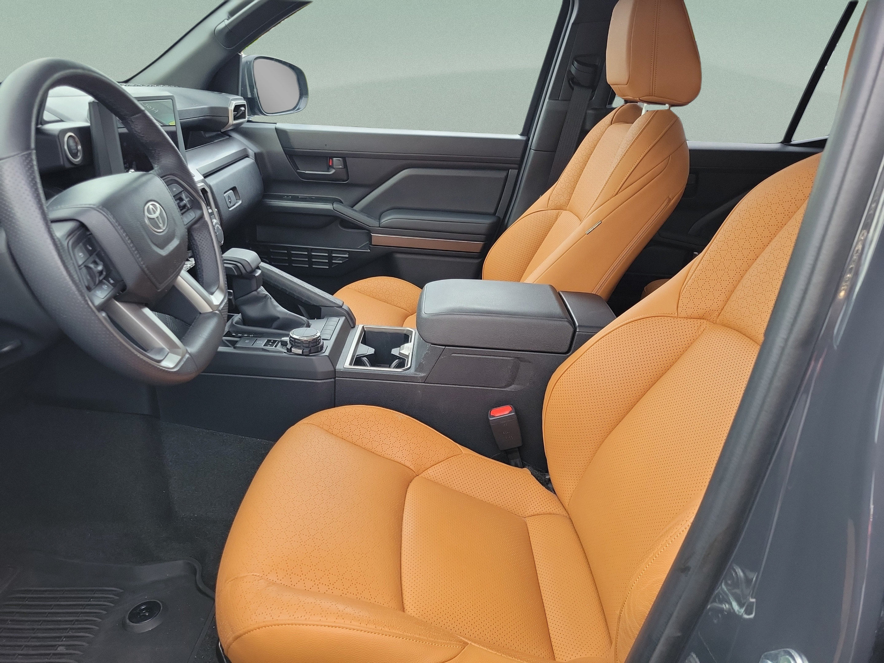 Used 2025 Toyota 4Runner SR5 AWD/4WD image 30
