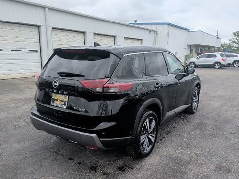 Used 2024 Nissan Rogue SL AWD/4WD image 5