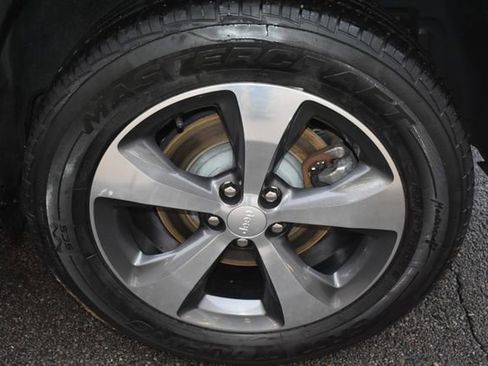 Used 2019 Jeep Cherokee Limited w/ Luxury Group image 52