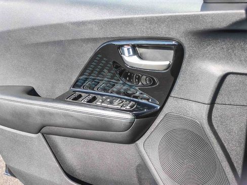 Used 2022 Kia Niro EX Premium image 46