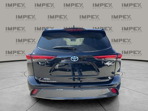 Used 2023 Toyota Highlander Limited image 4