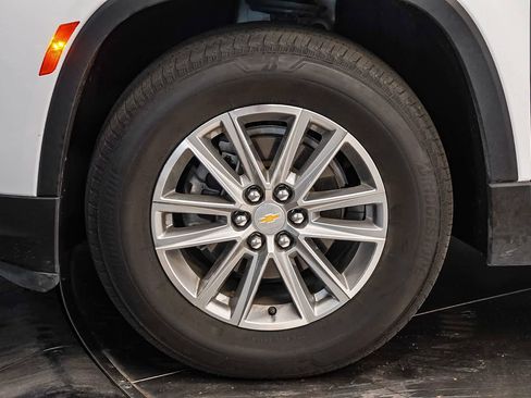 Used 2023 Chevrolet Traverse LT image 11