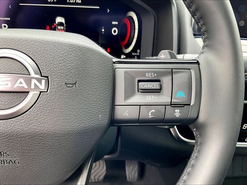 Used 2025 Nissan Rogue Platinum AWD/4WD image 29
