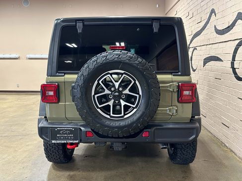 Used 2025 Jeep Wrangler Rubicon w/ Technology Group image 5