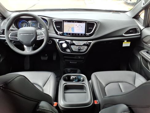 New 2027 Chrysler Pacifica Select w/ Family Tech Group AWD/4WD image 8