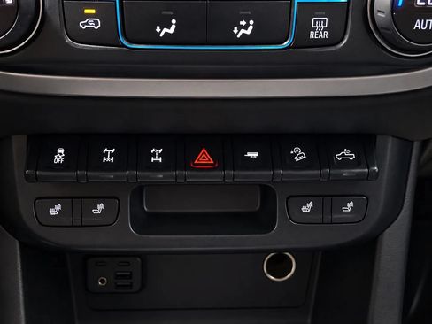 Used 2020 Chevrolet Colorado ZR2 w/ Colorado ZR2 Bison Edition AWD/4WD image 41