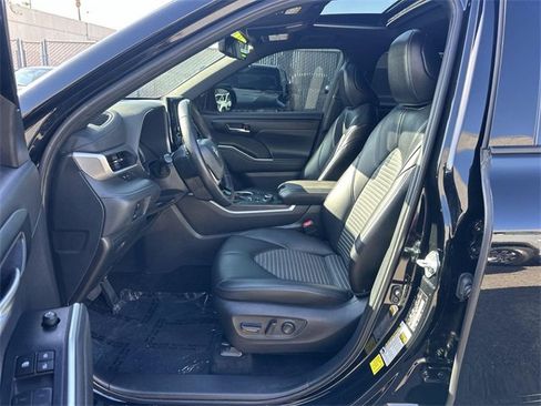 Used 2024 Toyota Highlander XSE image 19