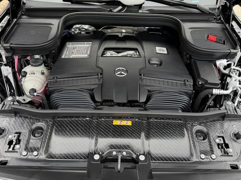 Used 2025 Mercedes-Benz Maybach GLS 600 4MATIC image 28