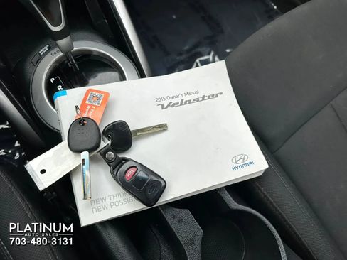 Used 2015 Hyundai Veloster FWD image 22
