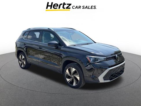 Used 2025 Volkswagen Taos SE image 1