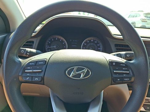 Used 2020 Hyundai Elantra SE FWD image 20
