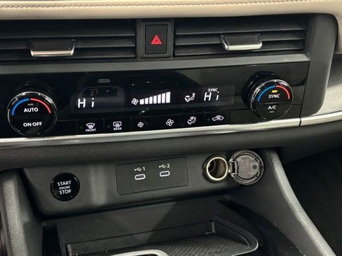 Used 2025 Nissan Rogue SV image 27