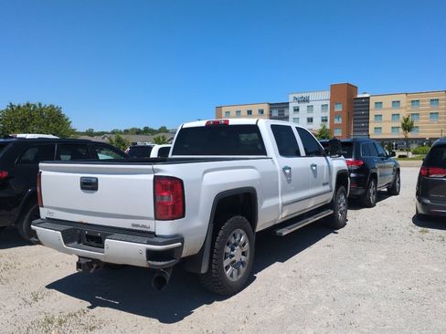 Used 2015 GMC Sierra 2500 Denali w/ Duramax Plus Package AWD/4WD image 5