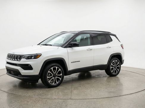 Used 2025 Jeep Compass Trailhawk AWD/4WD image 3
