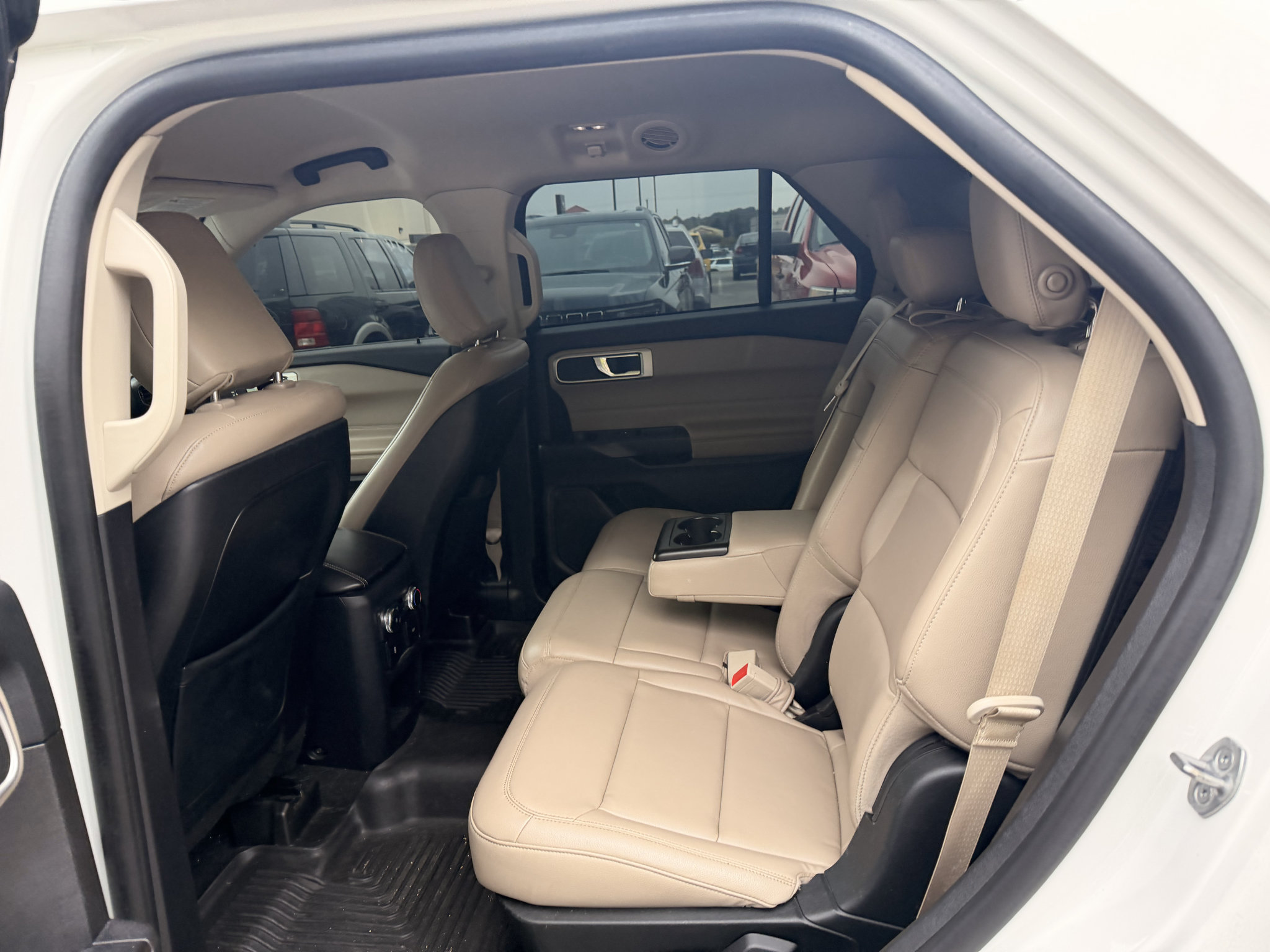Used 2020 Ford Explorer XLT w/ Equipment Group 202A AWD/4WD image 7