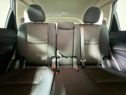 Used 2018 Nissan Rogue SV image 31