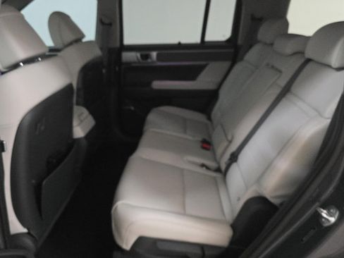 Used 2025 Hyundai Santa Fe Limited FWD image 9