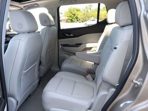 Certified 2022 GMC Acadia SLT w/ Technology Package image 17