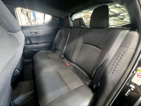 Used 2018 Toyota C-HR XLE FWD image 22
