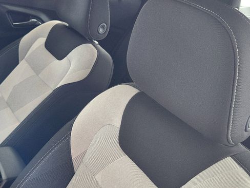 Certified 2025 Chevrolet Trax LS FWD image 16