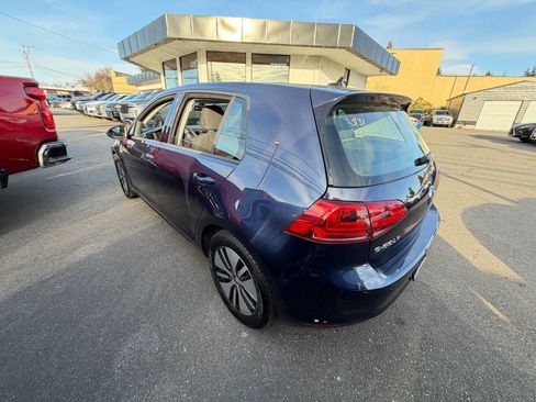 Used 2016 Volkswagen e-Golf SE image 2