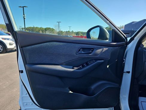 Used 2023 Nissan Rogue S image 33