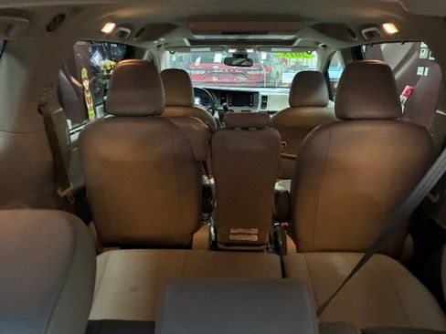 Used 2018 Toyota Sienna XLE Premium image 16