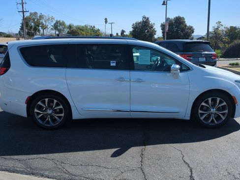 Used 2020 Chrysler Pacifica Limited w/ Tire & Wheel Group image 5