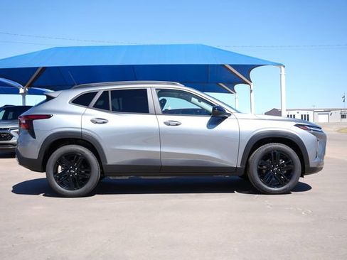 New 2026 Chevrolet Trax ACTIV w/ Sunroof Package FWD image 2