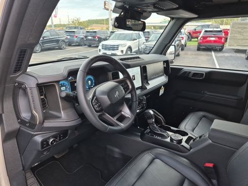 New 2025 Ford Bronco Badlands image 12