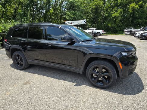 Used 2024 Jeep Grand Cherokee L Altitude AWD/4WD image 10