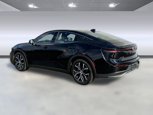 Used 2025 Toyota Crown XLE image 3