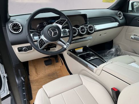 Certified 2025 Mercedes-Benz GLB 250 4MATIC image 8
